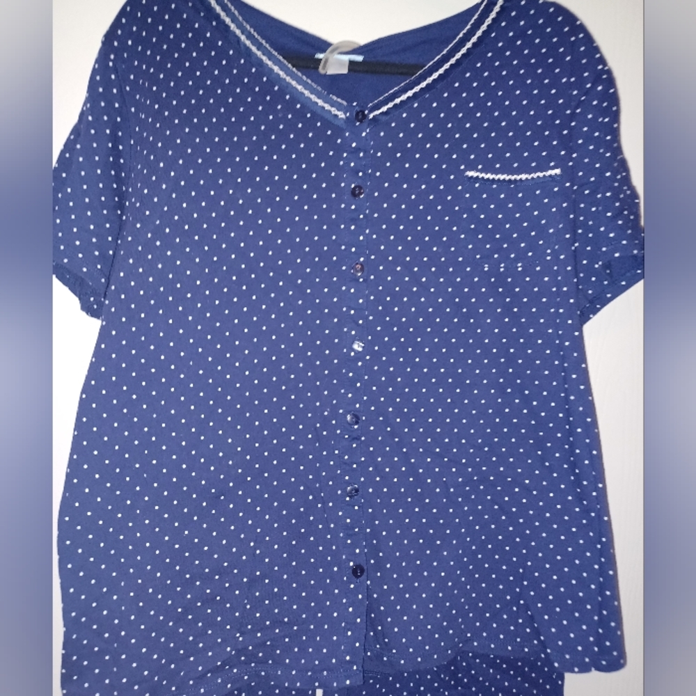 Celestial dreams pajama sets has extra large